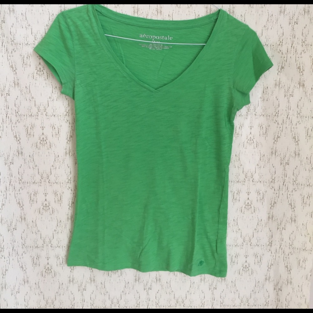 🎉🎉V-neck tee