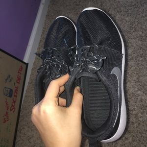 Nike roshes
