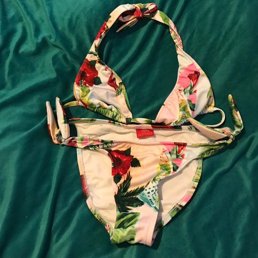 Hot Kiss Tropical Bikini 👙🏝