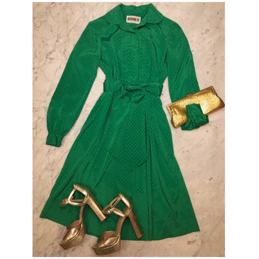 Vintage kelly green dress with pockets