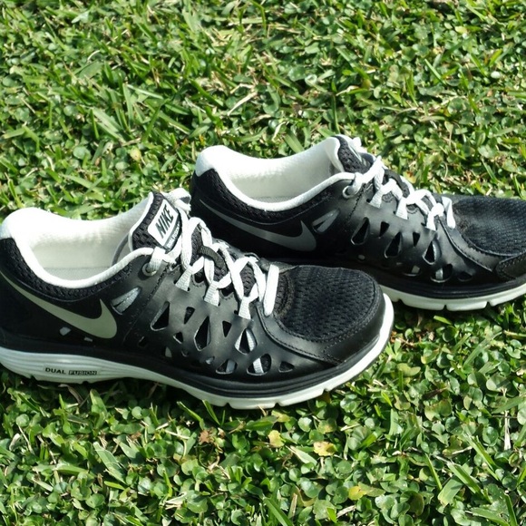 Nike Shoes - 🚨 final price drop 🚨NIKE WOMENS ATHLETIC SHOES