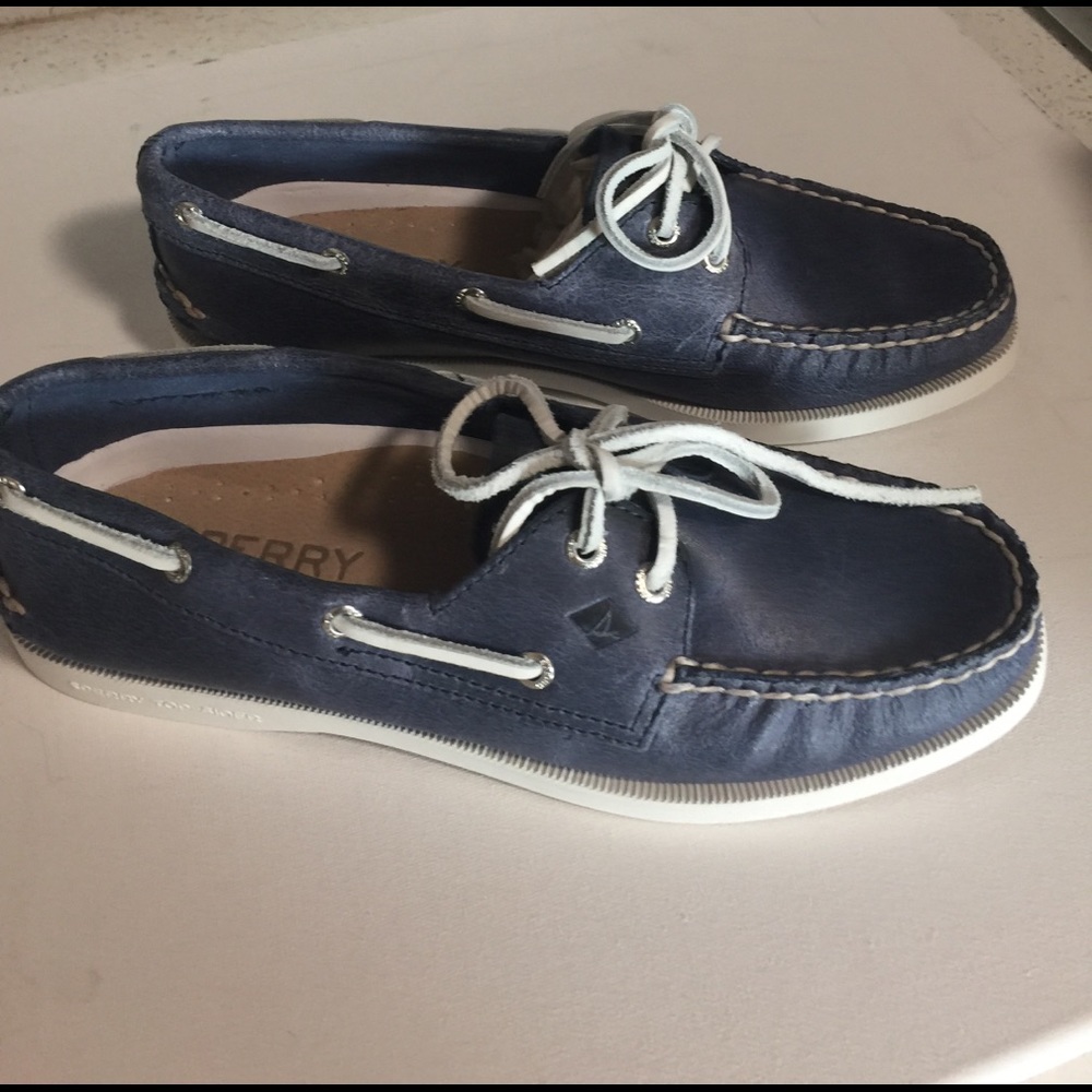 Sperry 2 Eye White Cap Navy Topsider