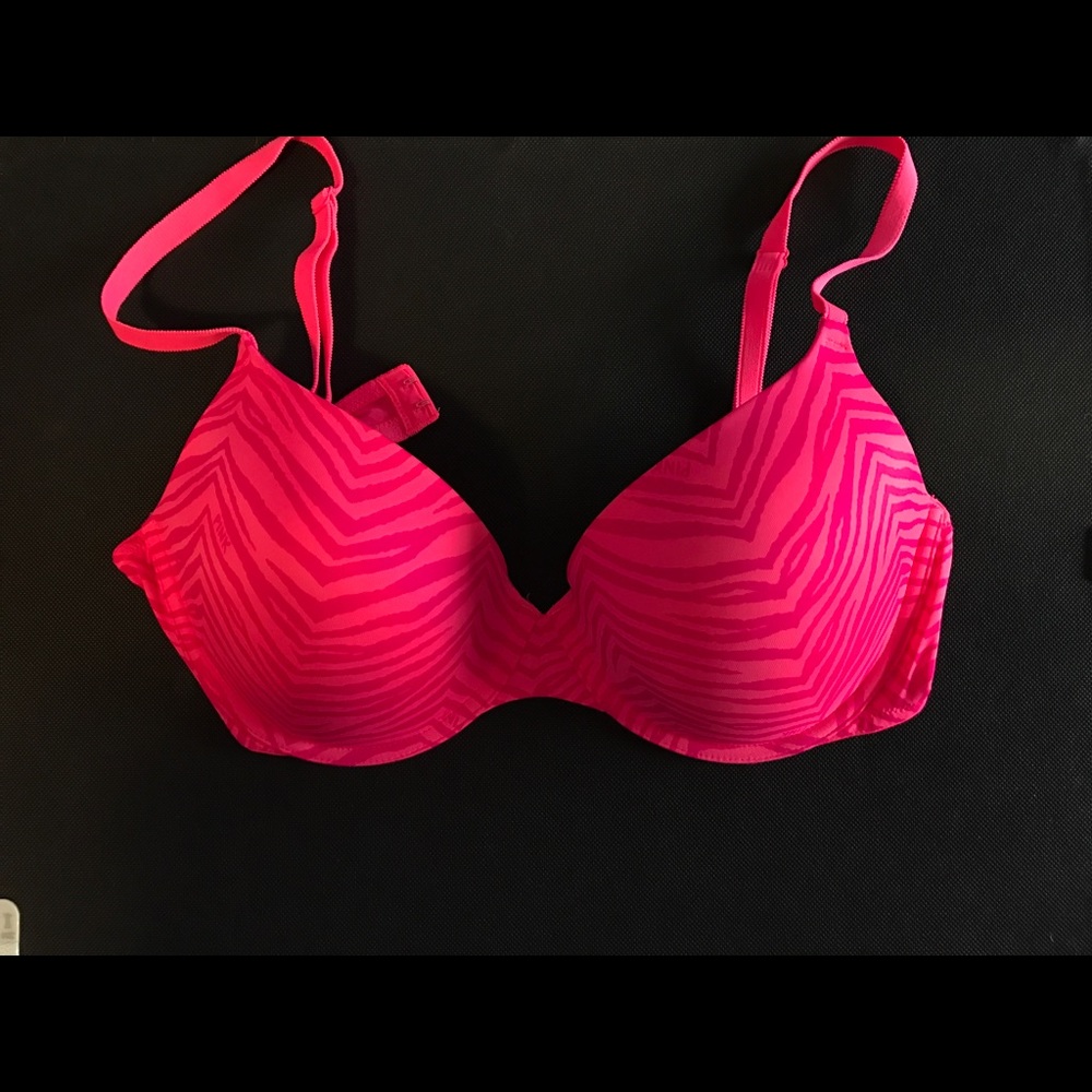 Victoria Secret Bra 36D Wear Everywhere Push Up