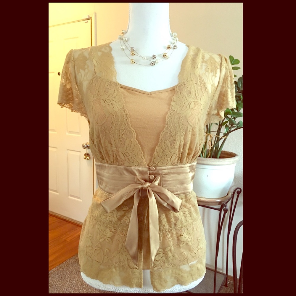 Elegant laced and satin top.