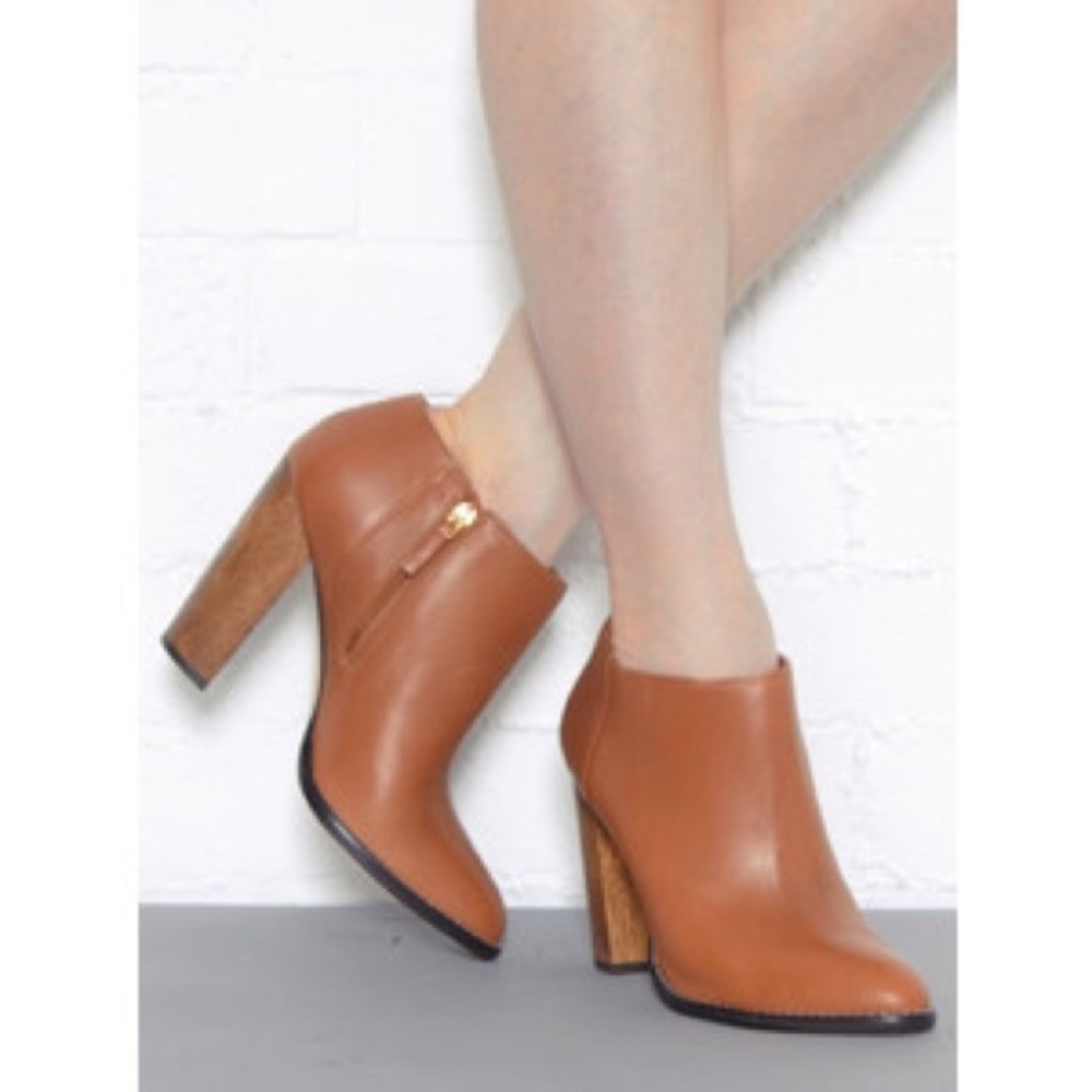 Elizabeth & James "Shane" Bootie Size 8