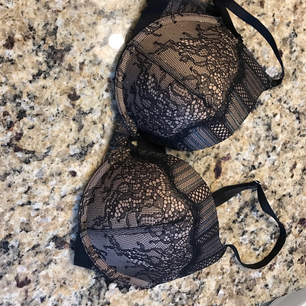 Victoria secret very sexy lace bra 32d