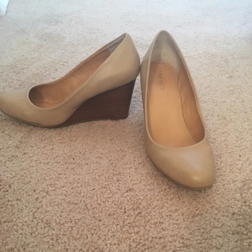 Nine West nude wedges
