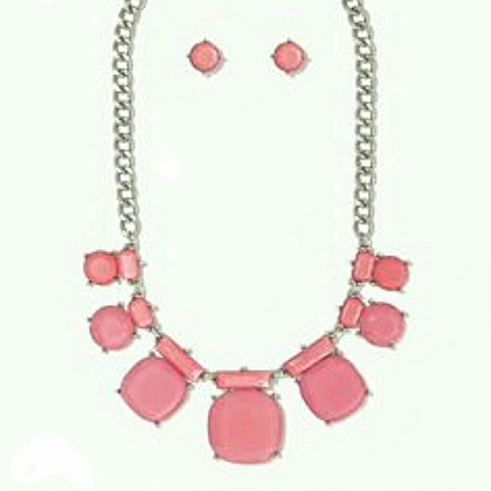 Shimmering Statement Necklace Set