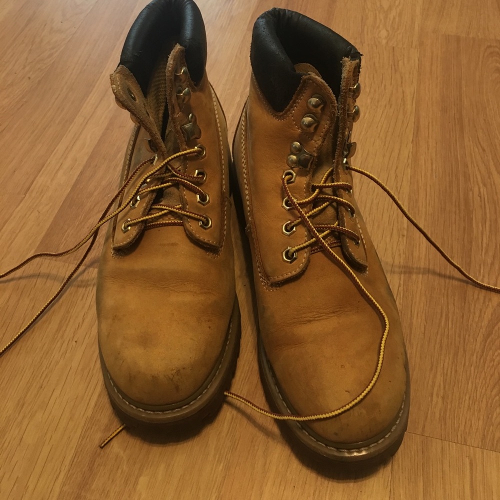REPOSHING Timberland style boots!!