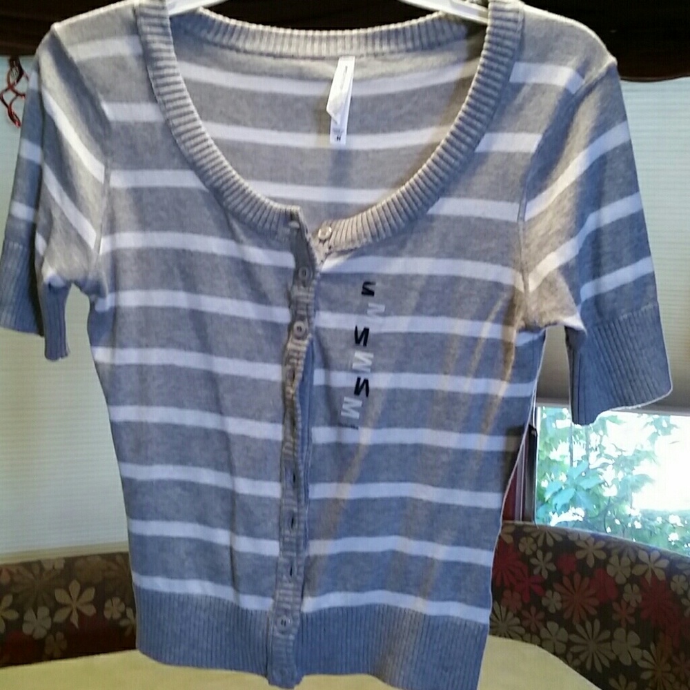 Short sleeve sweater tshirt