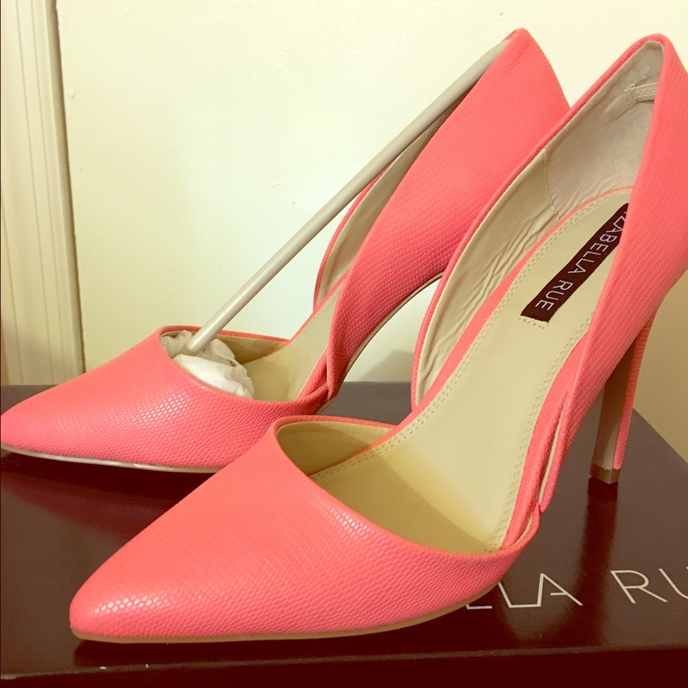 Isabella Rue Pumps