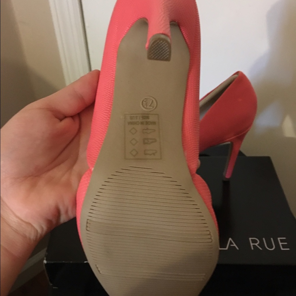 Isabella Rue Pumps - Picture 2 of 2