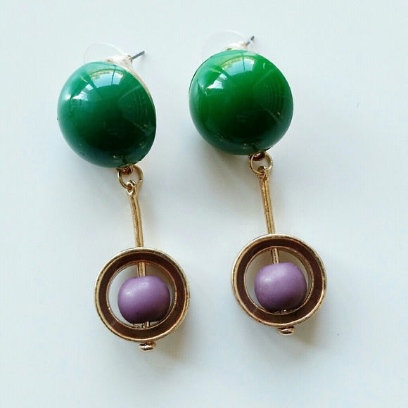 Retro/Vintage Style Earrings - Picture 3 of 4