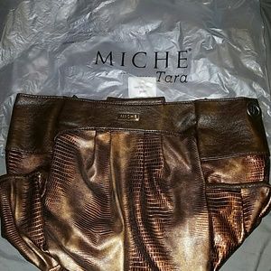 Tara.  Demi Miche Shell