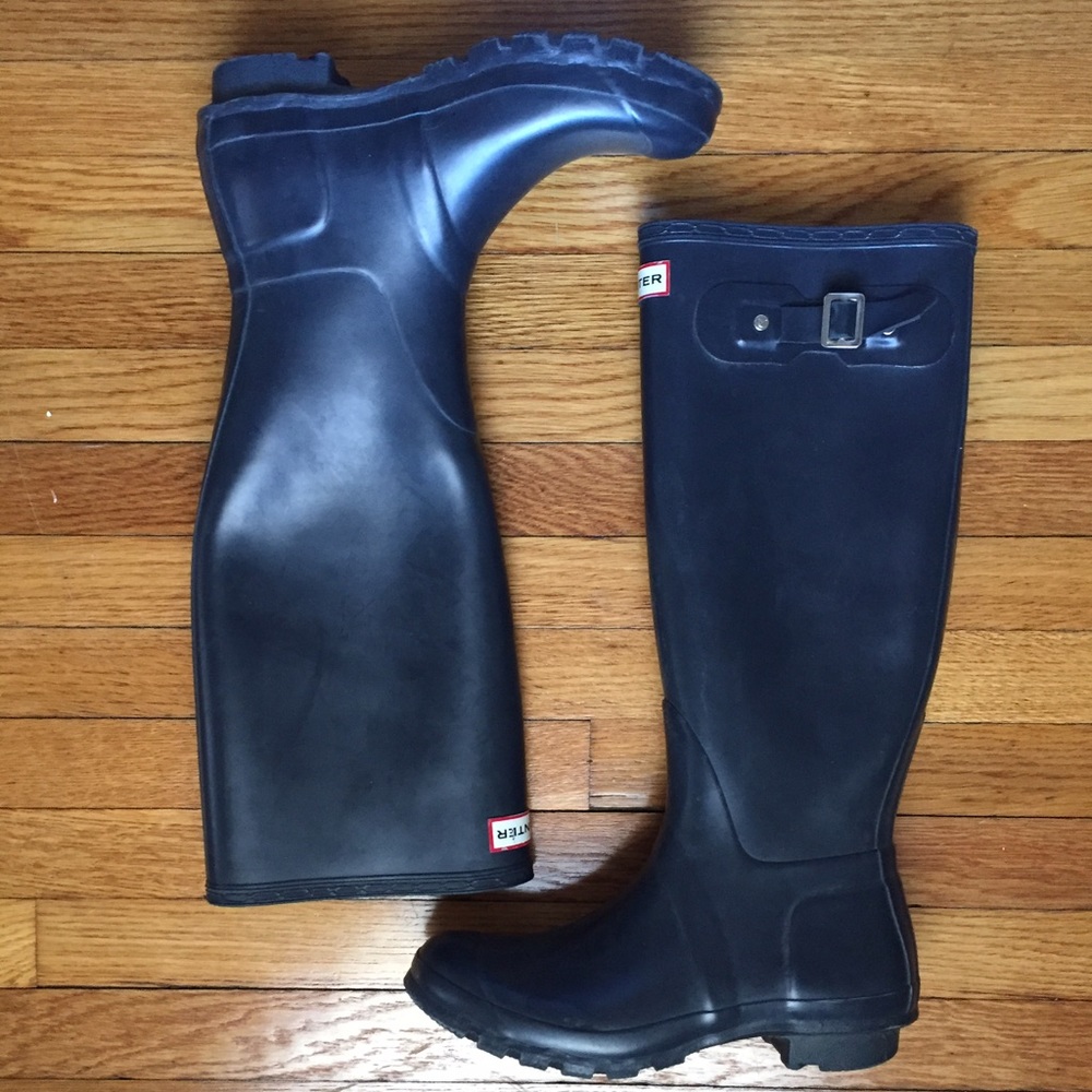 Tall navy hunter rain boots US women's size 7
