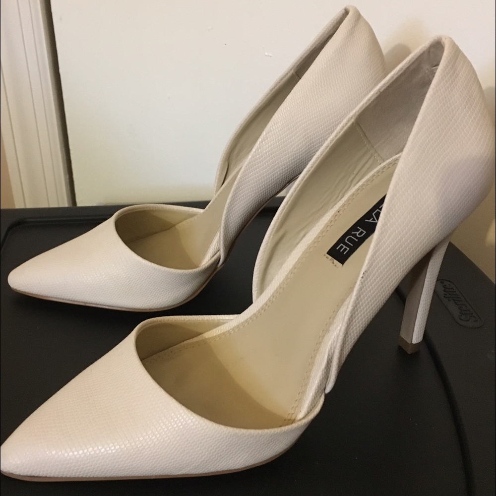 Isabella Rue Pumps