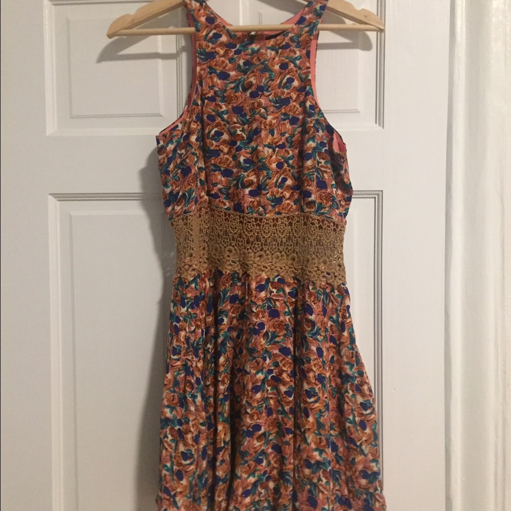 Floral Flowy Dress w/ Detailed Cutout