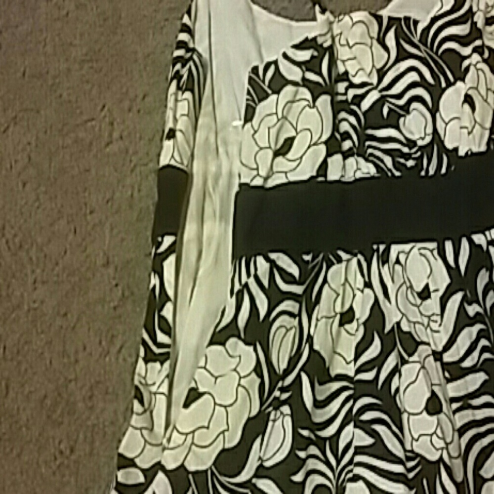 Dress - Picture 3 of 3