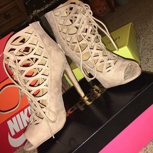 selling these heels that have only been worn once!