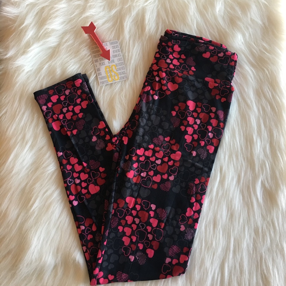 Lularoe Valentine OS leggings black background