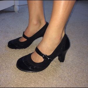 Simple black Mary Jane heels