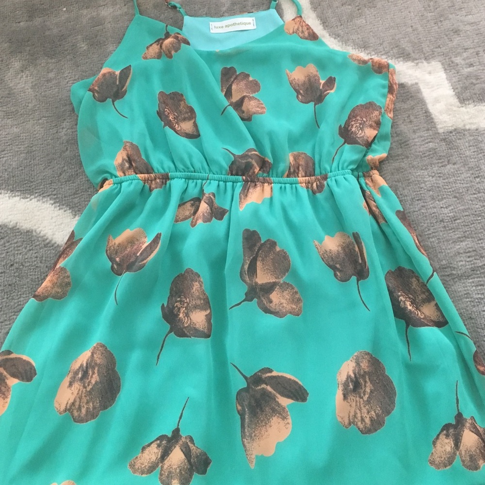 Dress like a size 4 - Picture 2 of 3