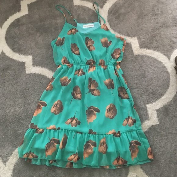 Dresses & Skirts - Dress like a size 4
