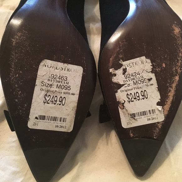 LIKE NEW black STUART WEITZMAN pump, BARELY USED! - Picture 2 of 4