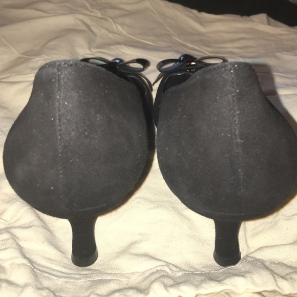 LIKE NEW black STUART WEITZMAN pump, BARELY USED! - Picture 3 of 4