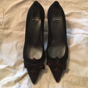LIKE NEW black STUART WEITZMAN pump, BARELY USED!
