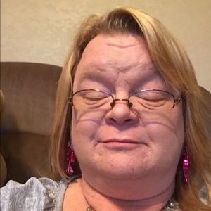 Meet your Posher, Dee dee