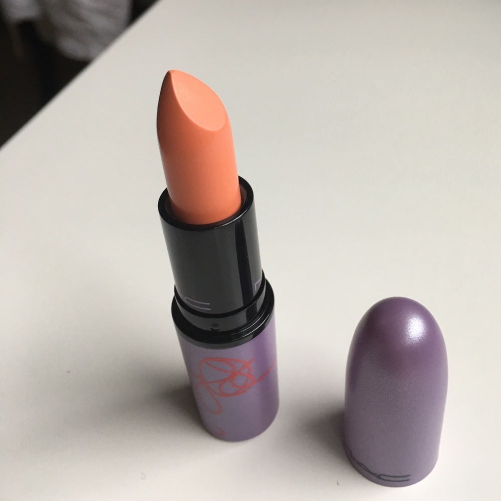 M.A.C Limited edition Lipstick - Picture 2 of 3