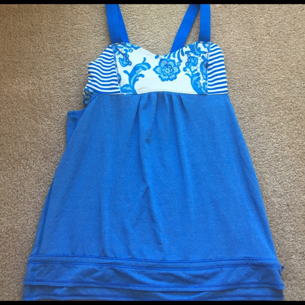 Lululemon Run Back on Track Top size 6