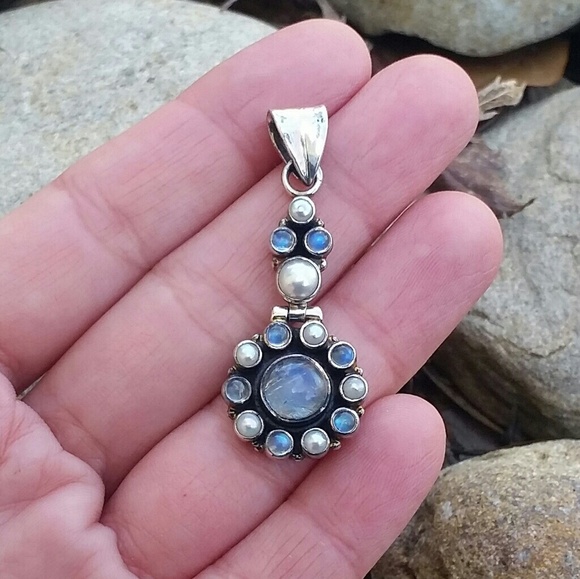 Gorgeous Blue Moonstone Pearl Pendant - Picture 2 of 4
