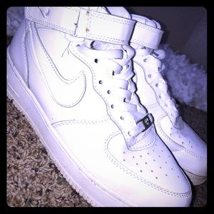 Women's NIKE AIR FORCE 1!!