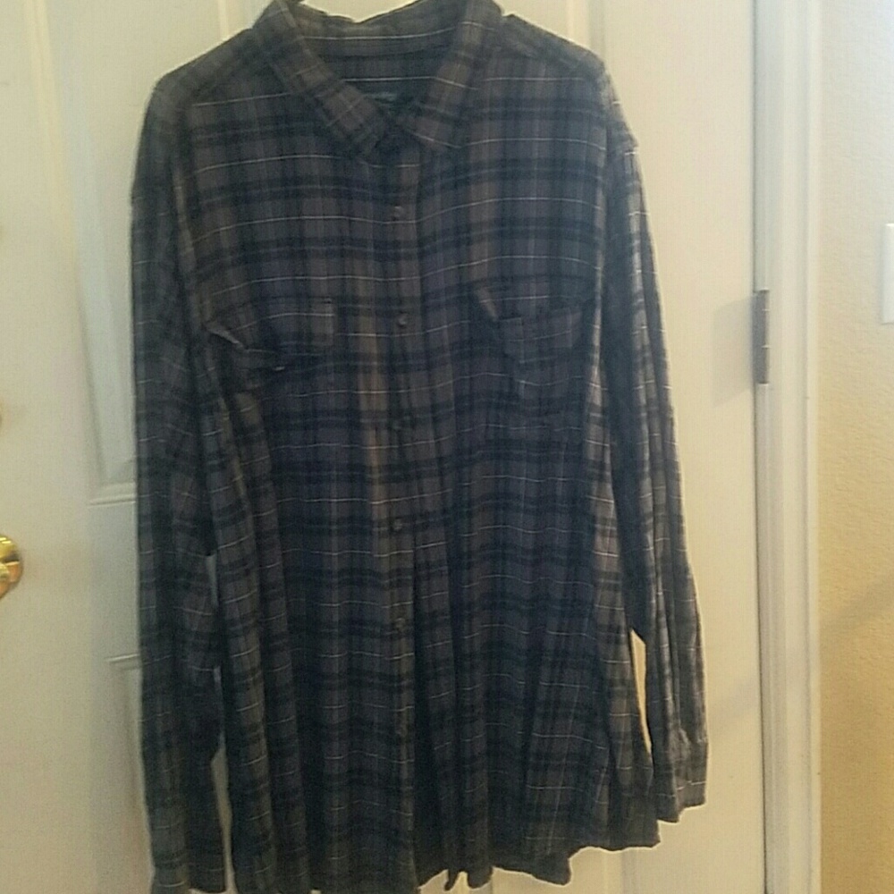 Long sleeve button down men's shirt plaid