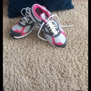 Brand new, never worn pair of nikes.