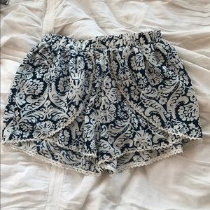 ❌SOLD❌Trendy Blue Patterned Flowey Shorts