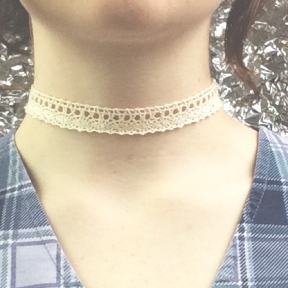Custom / / choker