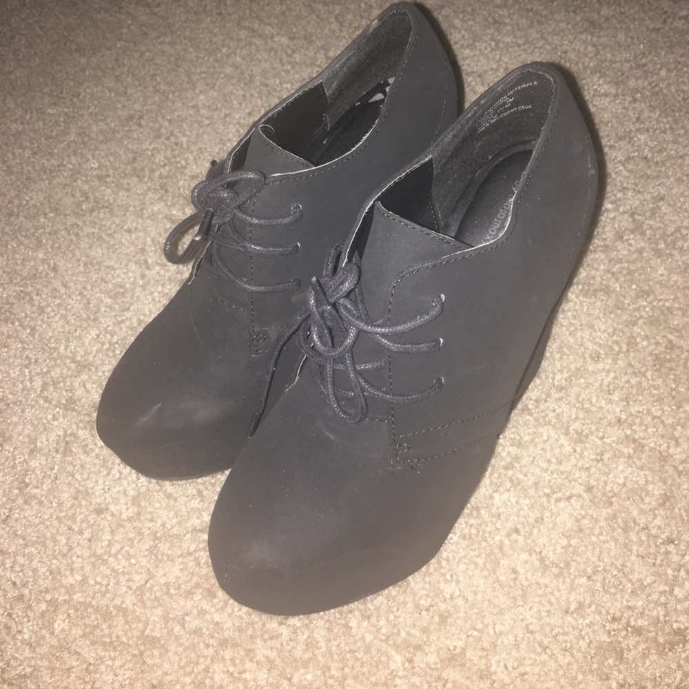 black heeled booties!