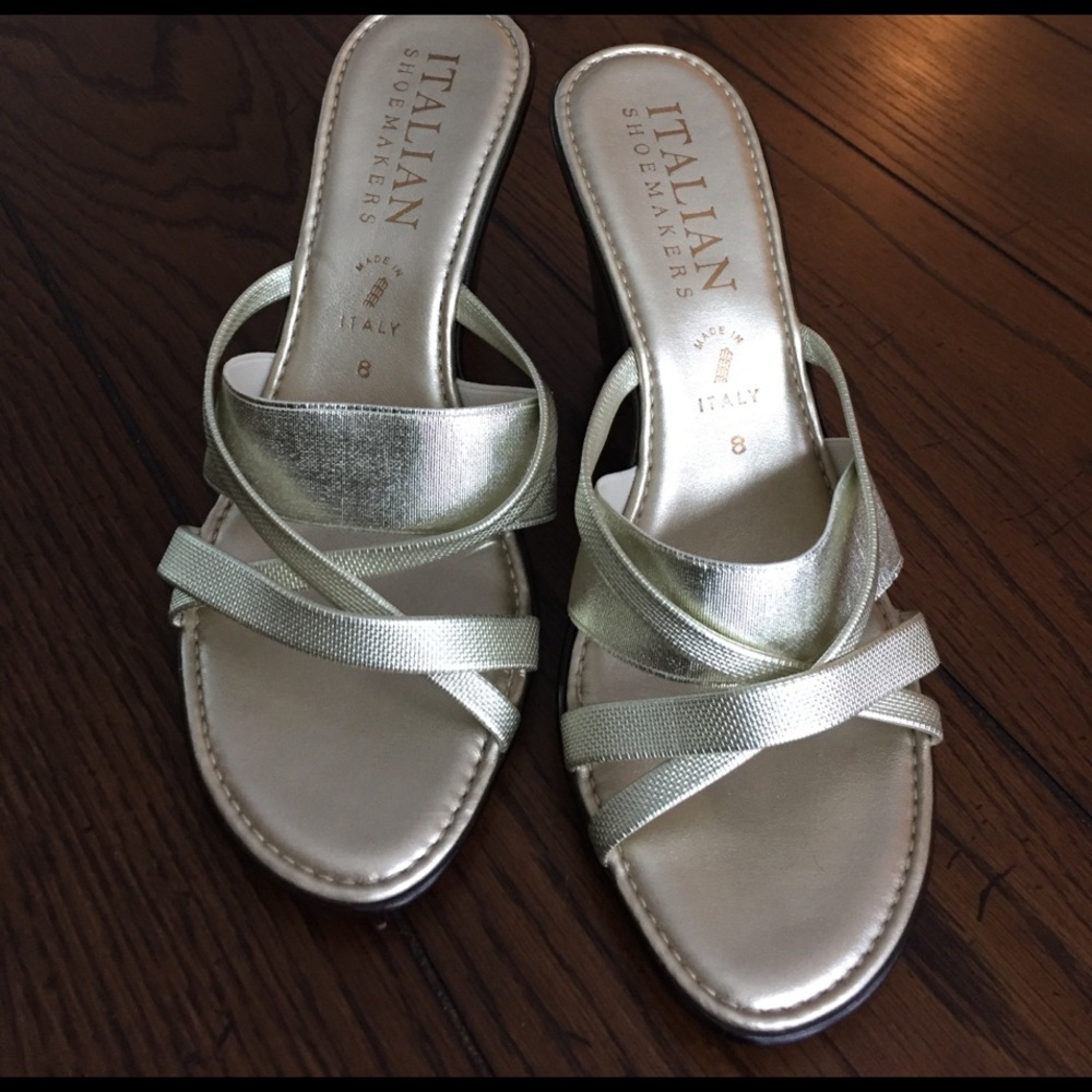 Womens size 8 gold wedges