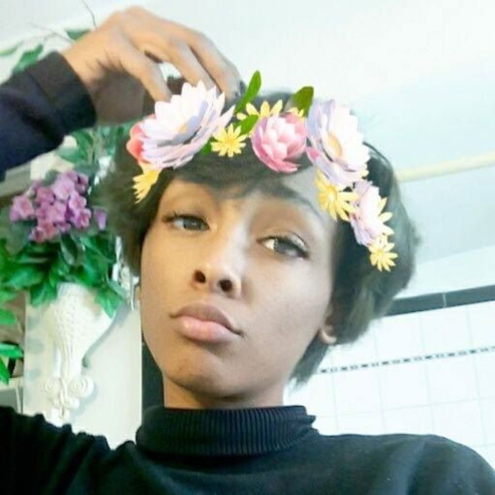 Meet your Posher, Halisa