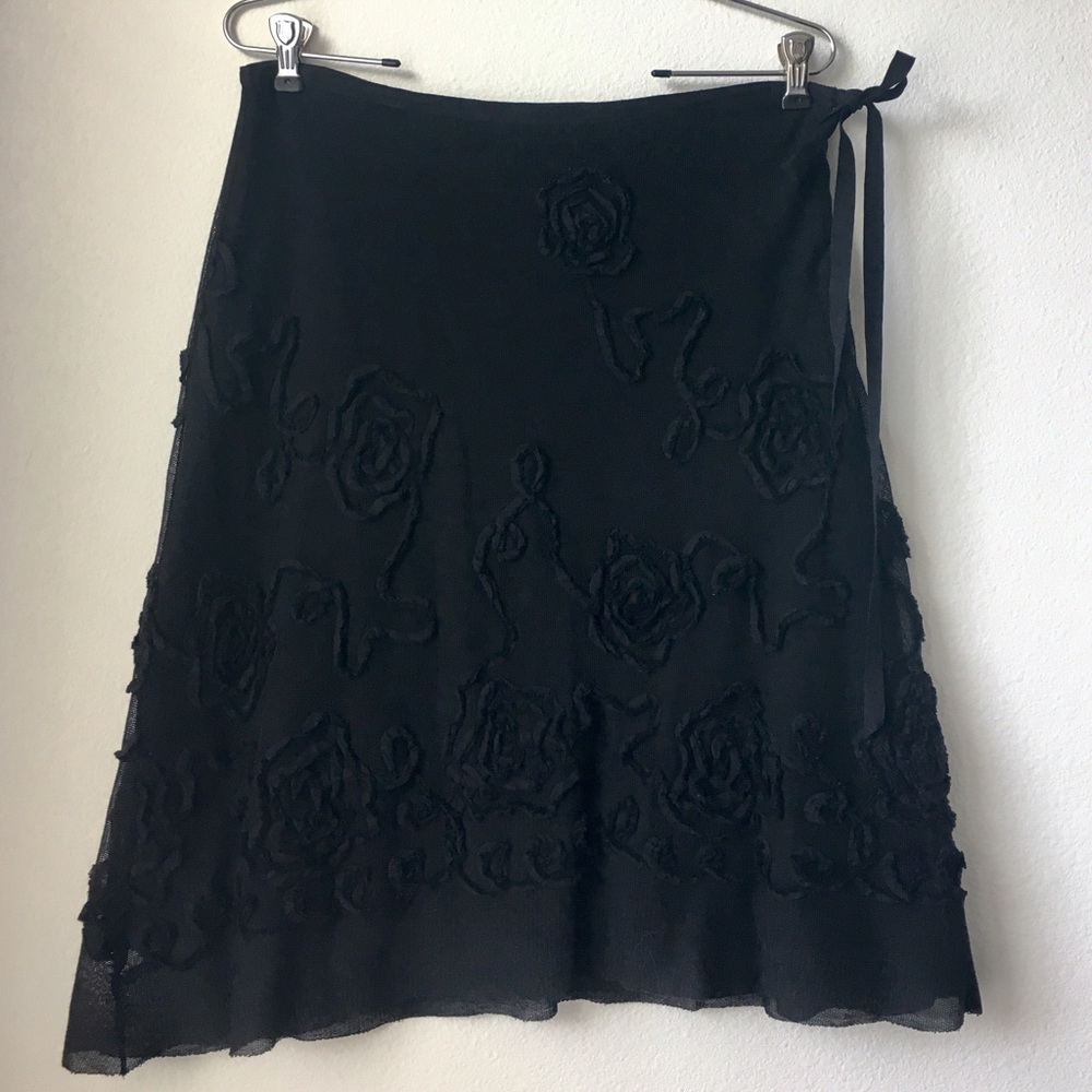 Black skirt with floral stitching details