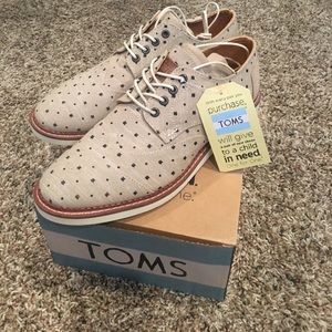 Toms Brogues Chambray Oxfords