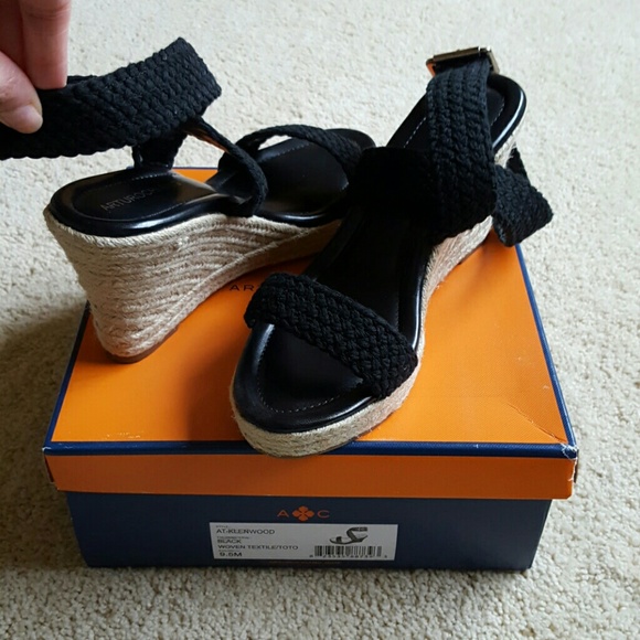 Arturo Chiang Shoes - ***SOLD*** NIB Arturo Chiang Wedge Sandals