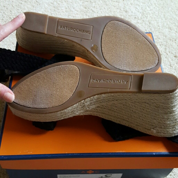 ***SOLD*** NIB Arturo Chiang Wedge Sandals - Picture 4 of 5