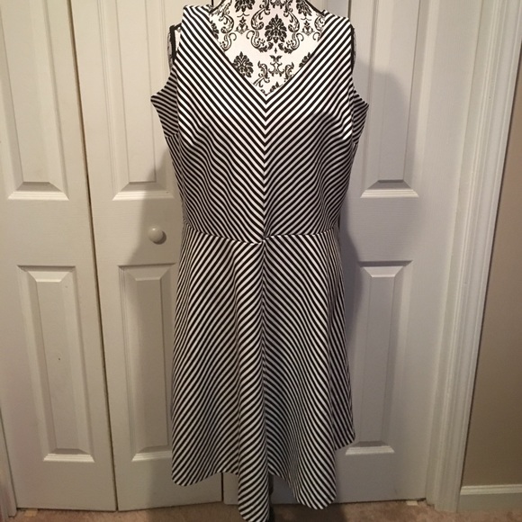 Talbots Dresses & Skirts - 🎉1day sale🎉 Talbots fit flare dress 1x petite