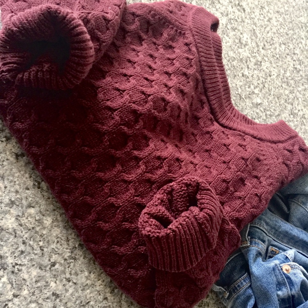 Old Navy Burgundy Scoop Neck Sweater Size L