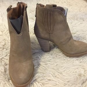 Nine West taupe suede booties Cally 5.5