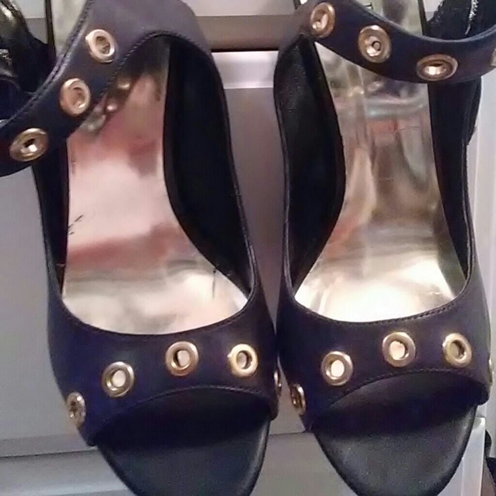 Guess open toe heels with gold gromits